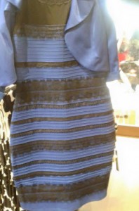 ドレスの色で論争を巻き起こした画像 （英国人女性ケイトリン・マクニール さんの簡易ブログ「タンブラー」より） 